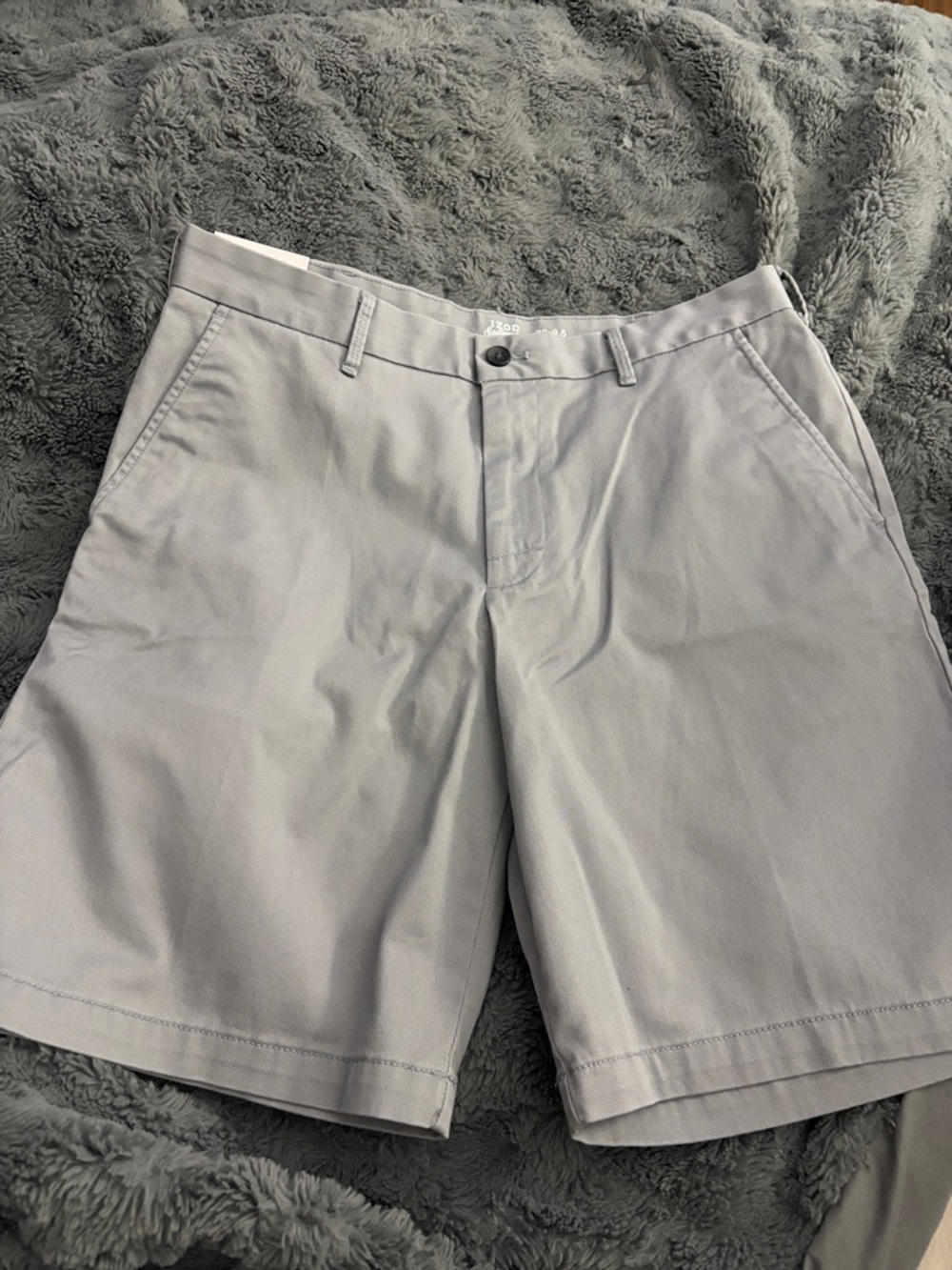 Izod Light Gray Flat Front Men's Shorts